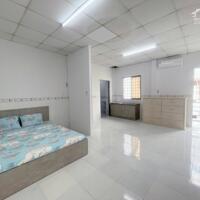 Cho thuê căn hộ ban công, Q10 || ngay mặt tiền Sư Vạn Hạnh || gần Vạn Hạnh Mall, Việt Nam Quốc Tự || giá chỉ 6tr