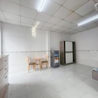 Cho thuê căn hộ ban công, Q10 || ngay mặt tiền Sư Vạn Hạnh || gần Vạn Hạnh Mall, Việt Nam Quốc Tự || giá chỉ 6tr