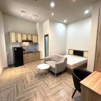 Căn Hộ Cửa Sổ - Thang Máy - Hầm Xe - Hẻm Ô Tô - Ngay Tòa Nhà Viettel, Vòng Xoay Dân Chủ