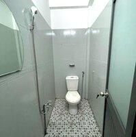 Cho thuê Nhà Nguyên Căn tại Nguyễn Tri Phương, Q10 || kết cấu 2PN ban công, 1 lầu, 1 trệt, 1 WC || giá chỉ 13tr