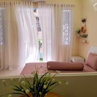 Căn hộ cho thuê ngay trung tâm quận 1, Full nội thất, có bancol thoáng mát