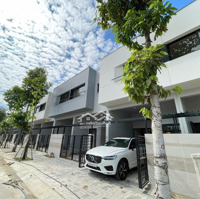 Bán Gấp Nhà Phố 2 Tầng 82,2M2 Có Sân Vườn, Gara Ô Tô, Sổ Hồng Riêng, Giá Chỉ 3,25 Tỷ, Nhận Nhà Ngay