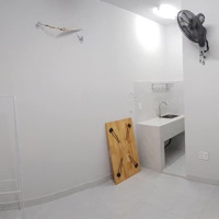 Cho Thuê Căn Hộ Dịch Vụ Nhỏ Kdân Cư Bình Lợi Phòng 20M, Lầu 1, Giá Bán 3,5 Triệu/Tháng. Điện Nước Chính
