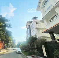 Định Cư Cần Bán Biệt Thự Kđt Himlam Quận 7 Dt: 10X20M2 Có Sổ, Full Nội Thất Gb: 48Tỷ Liên Hệ: 0931353298