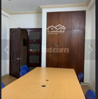 Văn Phòng 25M2 Giá Bán 5 Triệu Full Bàn Ghế, Máy Lạnh, Sàn Gỗ Khu Phan Xích Long Đường Hoa Phượng, P2, Pn