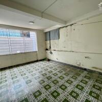 Cho thuê nhà khu phân lô Văn Cao, DT: 90m2, 4 p.ngủ.