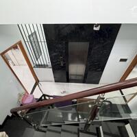 Bán nhà 688/39 Lê Đức Thọ, Dt 5x28m (110m2), 1 trệt 3 lầu ST, thang máy. Giá chỉ 14 tỷ