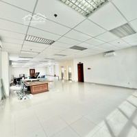 Vẫn Còn Trống 1 Tầng 250M2 Chỉ 40 Triệu/Tháng Ngay Trung Tâm Thành Phố. Lh: Office Danang