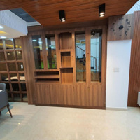 Bán Nhà Mặt Tiền Đường Cách Mạng Tháng 8 Q.3 (Dt:5X14) Vuông Vức 3 Lầu