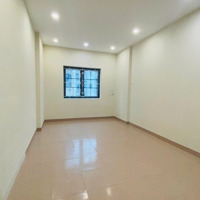 Cho Thuê Lô Góc Mặt Phố Hoàng Ngân 3 Tầng 125M2 Có Sân Để Ô Tô, Gần Ngã Tư Kinh Doanh Gì Cũng Tốt