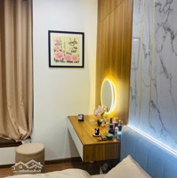 Bán Căn Hộ 64M2 ( 2 Phòng Ngủ- 2Vs) Giá Bán 4,2 Tỷ. Tầng Đẹp + View Đẹp + Full Đồ + Sổ Đỏ. Liên Hệ: 0947065795