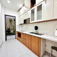 BÁN NHÀ GẦN HỒ BA MẪU – ĐỐNG ĐA, NGÕ RỘNG GẦN ĐƯỜNG Ô TÔ, NHÀ 5 TẦNG ĐẸP Ở NGAY.