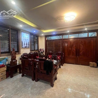 Bán Biệt Thự Tại Nguyễn Văn Cừ 90M2* 3 Tầng* 14 Tỷ, Full Nội Thất, Ô Tô Vào Nhà