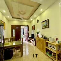 Cho thuê nhà riêng Ngọc Thụy 30m2 5 tầng 3 ngủ oto đỗ cách nhà 5m giá 10tr.