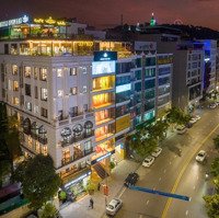 Khách Sạn Hiện Đại Nằm Ở Vị Trí Đắc Địa Nhìn Ra Vịnh