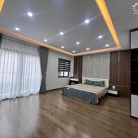 Bán nhà Vĩnh Phúc, Ba Đình, dt 45m, 6 tầng thang máy, ngõ thông, ô tô đỗ cửa. Giá 11.5 tỷ