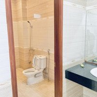 Nhà Mặt Tiền Gần 600 M2 Sử Dụng - Ngay Sân Bay