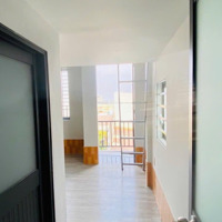 Trống Phòng Duplex Ngay Cổng Sau Văn Lang,Cửa Sổ Trời Rộng Cho 4-5 Người Ở,Gần Cầu Đỏ,Hàng Xanh