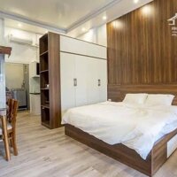Bán Nhà Mặt Phố Kinh Doanh Đỉnh Hoàng Cầu, Đống Đa 50m, 5 tầng, mt 4.8m, giá 28.5 tỷ.