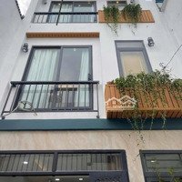 Một Siêu Phẩm Mini 2 Tầng Lầu Đúc Giá Chỉ Hơn 3 Tỷ Chút