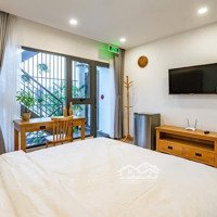 Cho Thuê Căn Hộ 30M2 Ngay Ngã 4 Phú Nhuận. Ban Công To ,Thang Máy Tận Phòng. Sát Bên Q1 Q3 Chỉ 6 Triệu5