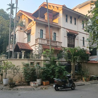 Cho Thuê Biệt Thự Sân Vườn 400M2X 4 Tầng, Ba Đình, Hà Nội