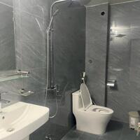 Cho thuê nhà 3.5 tầng mặt phố Lạc Long Quân, ph Hải Tân, TP HD, 81m2, mt 4.5m, view sông