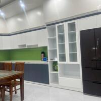 Cho thuê nhà 3.5 tầng mặt phố Lạc Long Quân, ph Hải Tân, TP HD, 81m2, mt 4.5m, view sông
