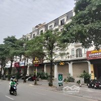 Bán Tòa Nhà Mặt Phố Tôn Thất Thuyết. 1 Tầng Hầm Và 6 Tầng Nổi. Hơn 2000M2 Sàn. Giá Đầu Tư
