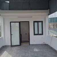 Chỉ 5.6 Tỷ,Ô Tô Đỗ Cửa, Kinh Doanh Sầm Uất, Ngõ Thông, Bán Nhà Nguyễn Khoái 31M2 X5T, 5.6 Tỷ