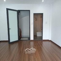 Chỉ 5.6 Tỷ,Ô Tô Đỗ Cửa, Kinh Doanh Sầm Uất, Ngõ Thông, Bán Nhà Nguyễn Khoái 31M2 X5T, 5.6 Tỷ