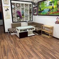 Cho Thuê Căn Hộ Tập Thể Diện Tích: 90M 3P. Ngủ Full Đồ Nhà Đẹp Xịn Thoáng Tầng 5 Phố Hoàng Ngọc Phách 9, 5 Triệu