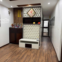 Cho Thuê Căn Hộ Tập Thể Diện Tích: 90M 3P. Ngủ Full Đồ Nhà Đẹp Xịn Thoáng Tầng 5 Phố Hoàng Ngọc Phách 9, 5 Triệu