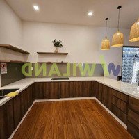 Bán Biệt Thự Đường Lạc Long Quân Có Hồ Bơi, Nội Thất Sẵn, Giá Chỉ 22 Tỷ