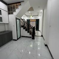 Nhà mặt ngõ thông ô tô qua giá chỉ 2.7 tỷ, 3 tầng, 40m2. Ngay đường QL6. L/h 0966929600