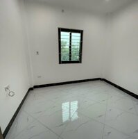 Nhà mặt ngõ thông ô tô qua giá chỉ 2.7 tỷ, 3 tầng, 40m2. Ngay đường QL6. L/h 0966929600