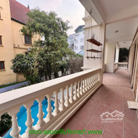 Biệt Thự Đẹp 5 Phòng Ngủ, Sân Vườn, Bể Bơi, Đồ Cơ Bản Ở Tây Hồ Cho Thuê