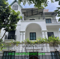Cho Thuê Biệt Thự Vườn Không Đồ Tại Tây Hồ Với 4 Phòng Ngủ, View Hồ, Đồ Đạc Cơ Bản, Xe Đỗ 5 Chiếc