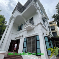 Cho Thuê Biệt Thự Vườn Không Đồ Tại Tây Hồ Với 4 Phòng Ngủ, View Hồ, Đồ Đạc Cơ Bản, Xe Đỗ 5 Chiếc