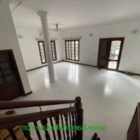 Cho Thuê Biệt Thự Vườn Không Đồ Tại Tây Hồ Với 4 Phòng Ngủ, View Hồ, Đồ Đạc Cơ Bản, Xe Đỗ 5 Chiếc