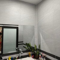 Gần Hồ! Cực Thoáng Sáng. 3.65 Tỷ. Căn Hộ Tập Thể Trung Tự - 2 Phòng Ngủ- 1 Vệ Sinhkhép Kín.