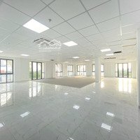 Gấp!!! Cho Thuê Mặt Tiền Đẹp Đường Quốc Hương Phường Thảo Điền Quận 2