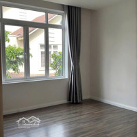 Biệt Thự Làng Đại Học 250M2 5 Phòng Ngủgiá Chỉ 40 Triệu/Tháng