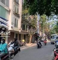 Cho Thuê Nhà Thợ Nhuộm,Mặt Tiền5M,Diện Tích30M X 5 Tầng. Nhà Cũ, Không Đồ, Trừ Hàng Ăn