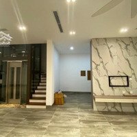 Bán Nguyên Cả Toà Nhà 8 Tầng, 1 Sân Thượng View Đẹp Mát Mẻ, Xe Cộ Thoải Mái
