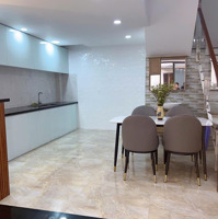 Cặp Song Sinh Hẻm 220/Hoàng Hoa Thám. P5. Bình Thạnh.