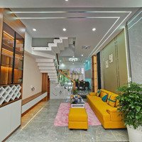 Nhà Phố: 3Tỷ950_Nội Thất Siêu Đẹp Nhà Đúc 3 Tấm Kdc Gần Ngã Tư Miếu Ông Cù, Tp.thuận An
