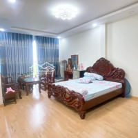 Nhà Đẹp 6.8X28M, 3 Tầng. Vị Trí Cực Đẹp, Toàn Biệt Thự. Cần Bán Nhanh