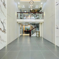 Bán Căn Nhà Đẹp Đầy Đủ Công Năng Xe Hơi Ngủ Trong Nhà Liên Hệ: 0915178859