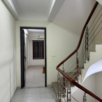 Cho Thuê Nhà Nguyên Căn Phố Ngọc Thuỵ- Ô Tô Tránh- Vỉa Hè- 6 Phòng Ngủ- Đủ Nội Thất- Kinh Doanh, Hộ Gđ